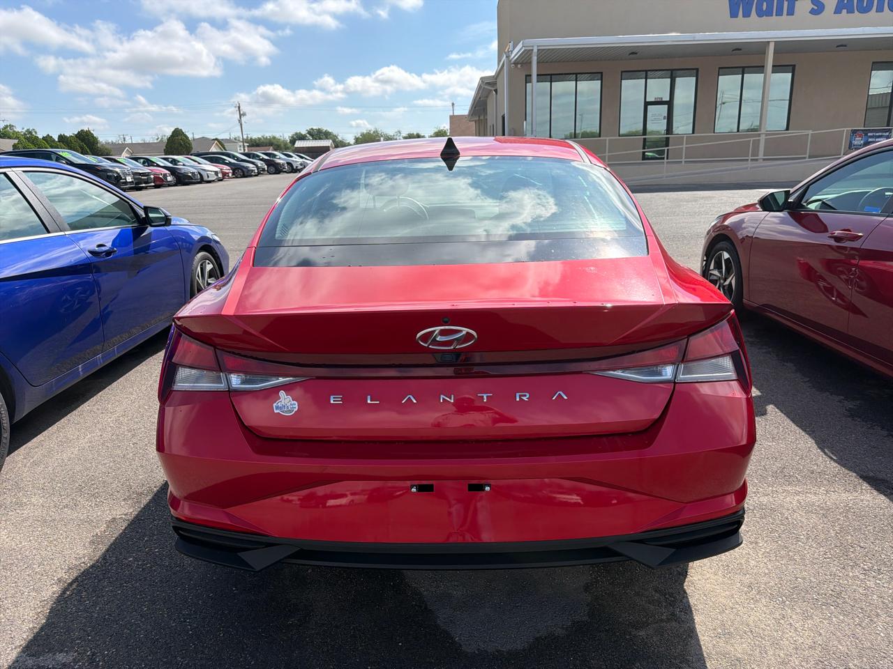 Hyundai Elantra  2023