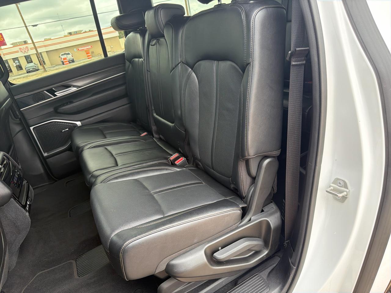 Jeep Wagoneer L  2024