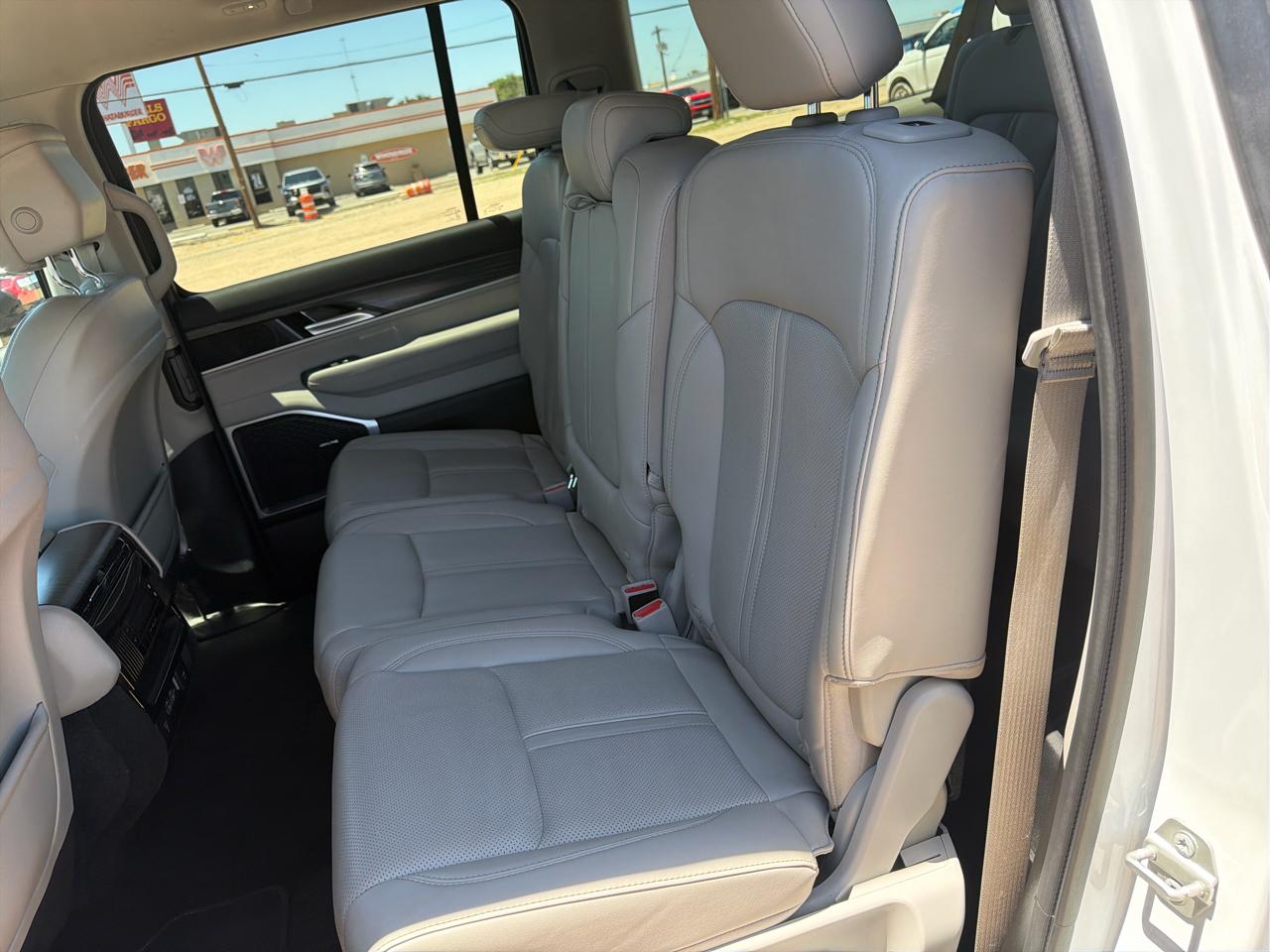 Jeep Wagoneer L  2024