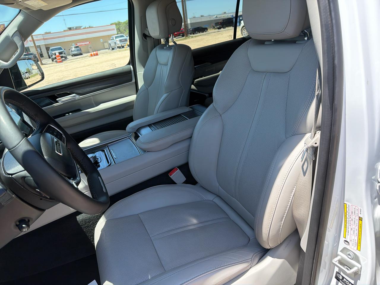 Jeep Wagoneer L  2024