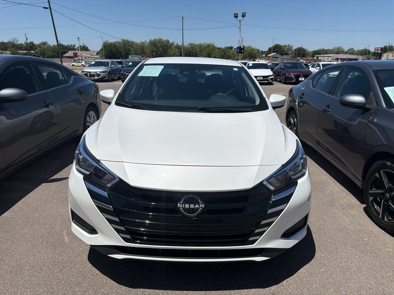 Nissan Versa  2024