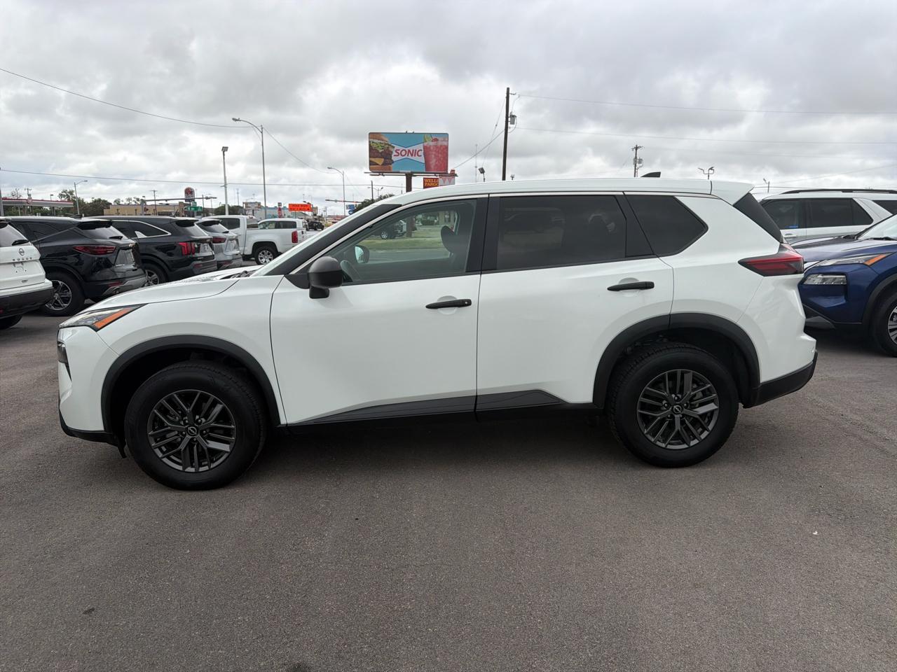 Nissan Rogue  2024