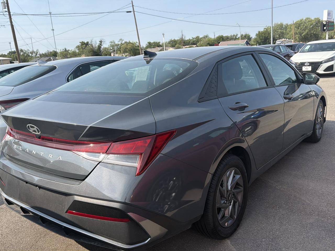 Hyundai Elantra  2024