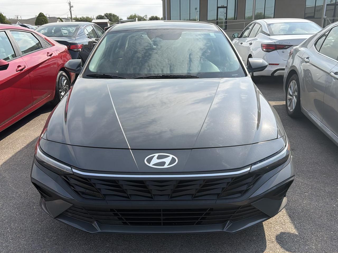 Hyundai Elantra  2024