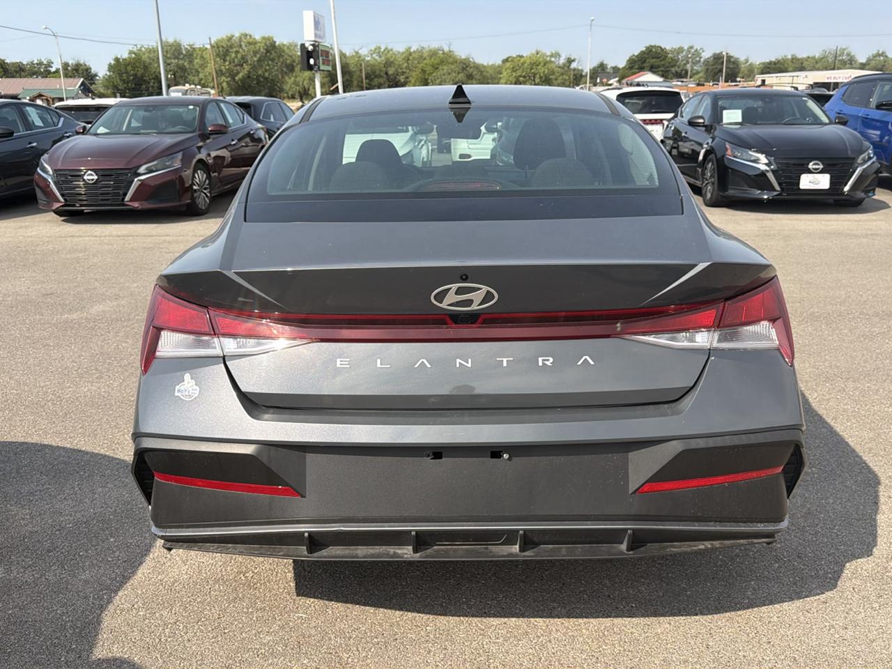 Hyundai Elantra  2024