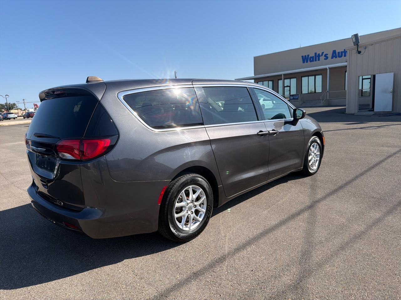 Chrysler Voyager  2023