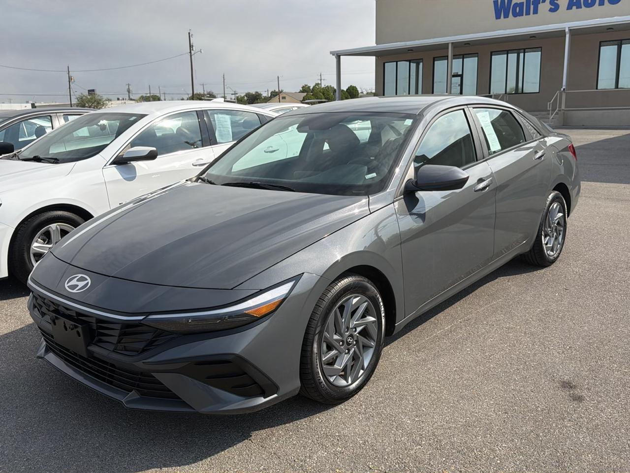 Hyundai Elantra  2024