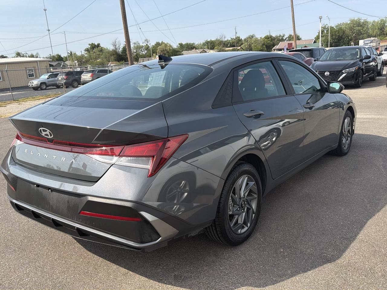 Hyundai Elantra  2024