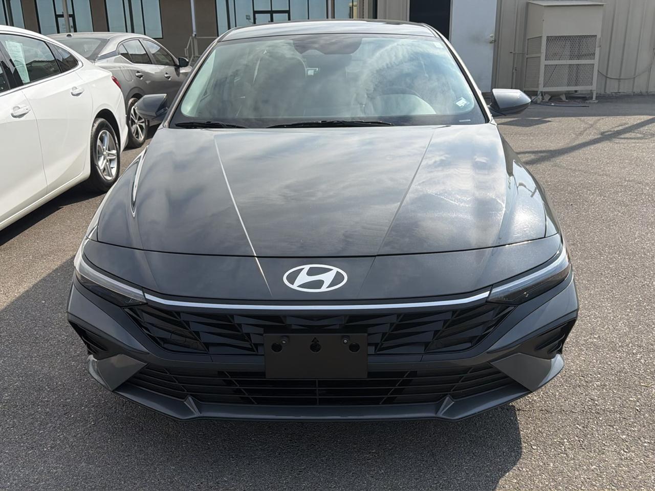 Hyundai Elantra  2024