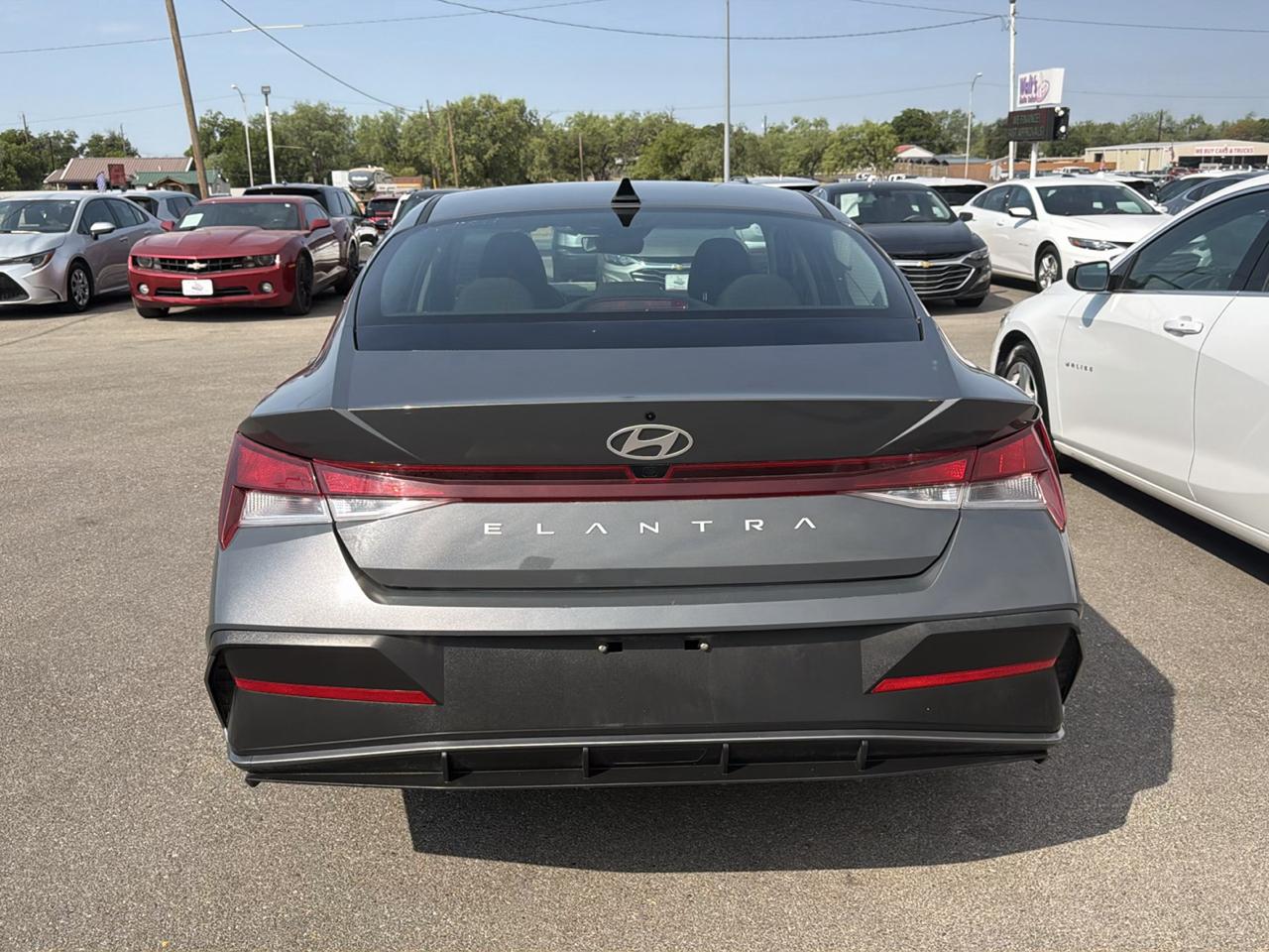 Hyundai Elantra  2024