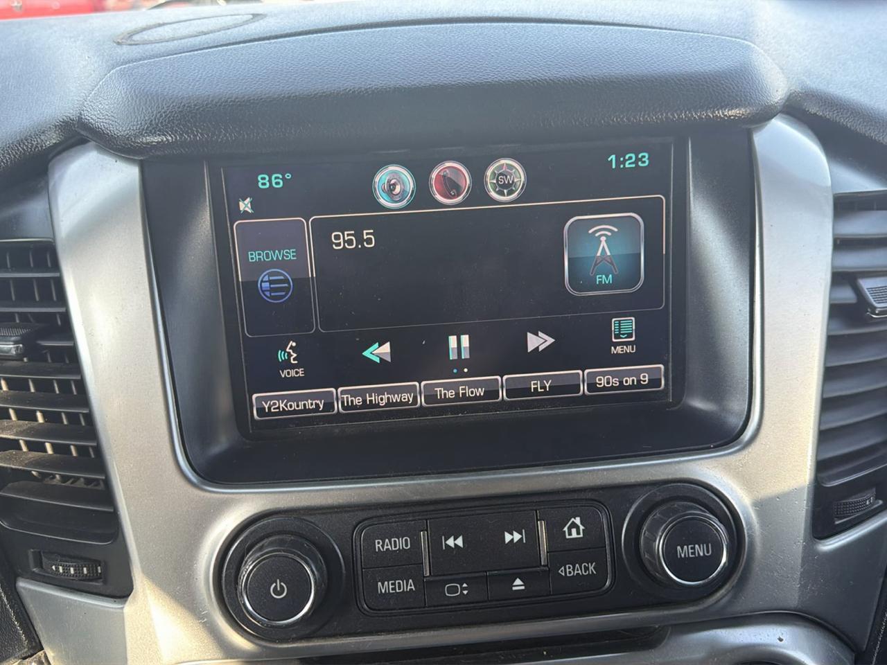 Chevrolet Suburban  2015