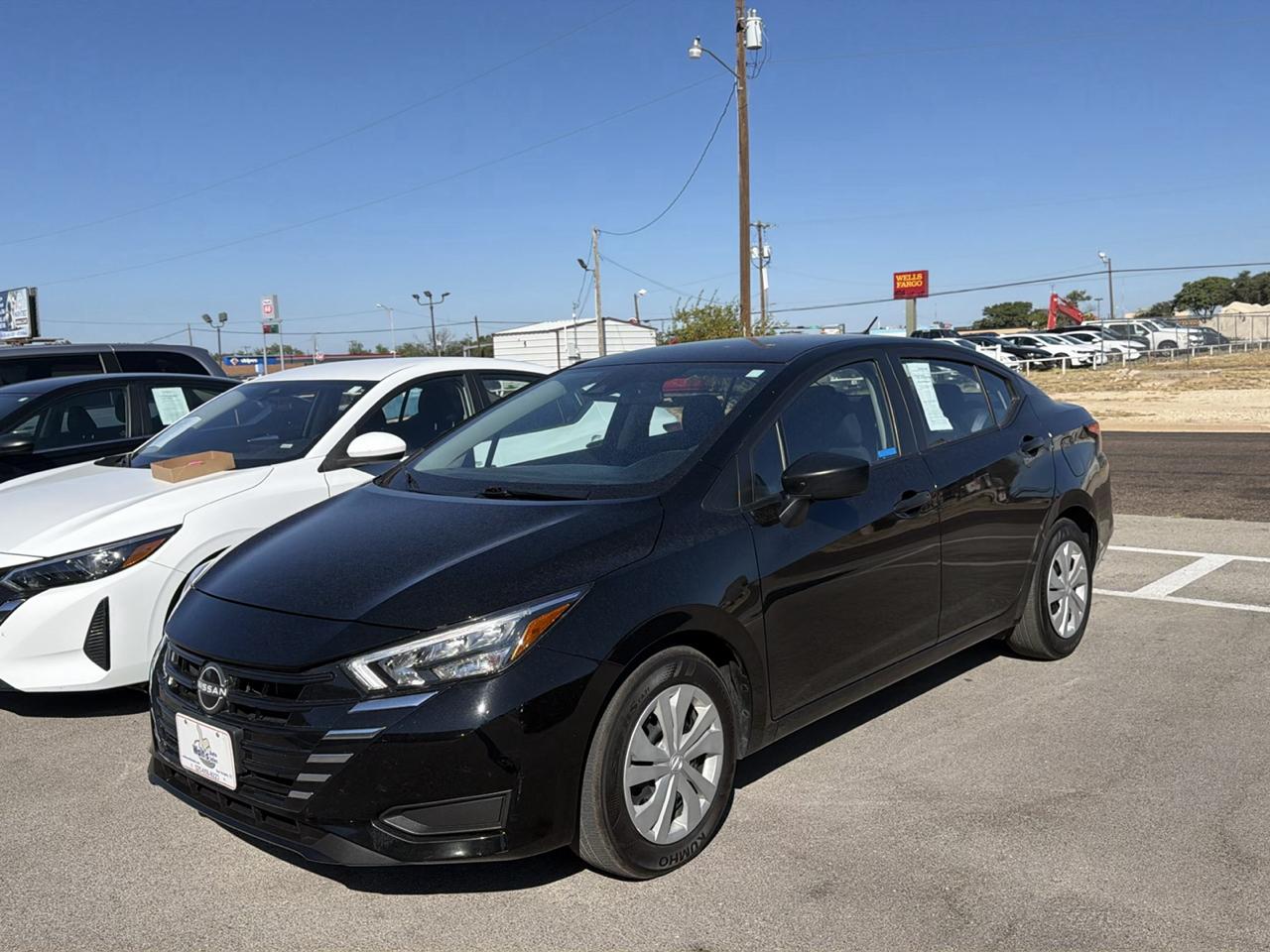 Nissan Versa  2025