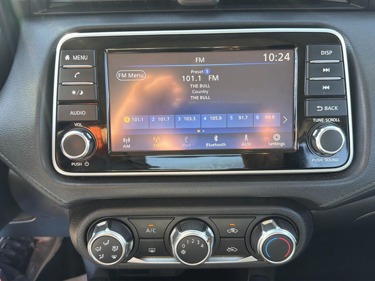 Nissan Versa  2025