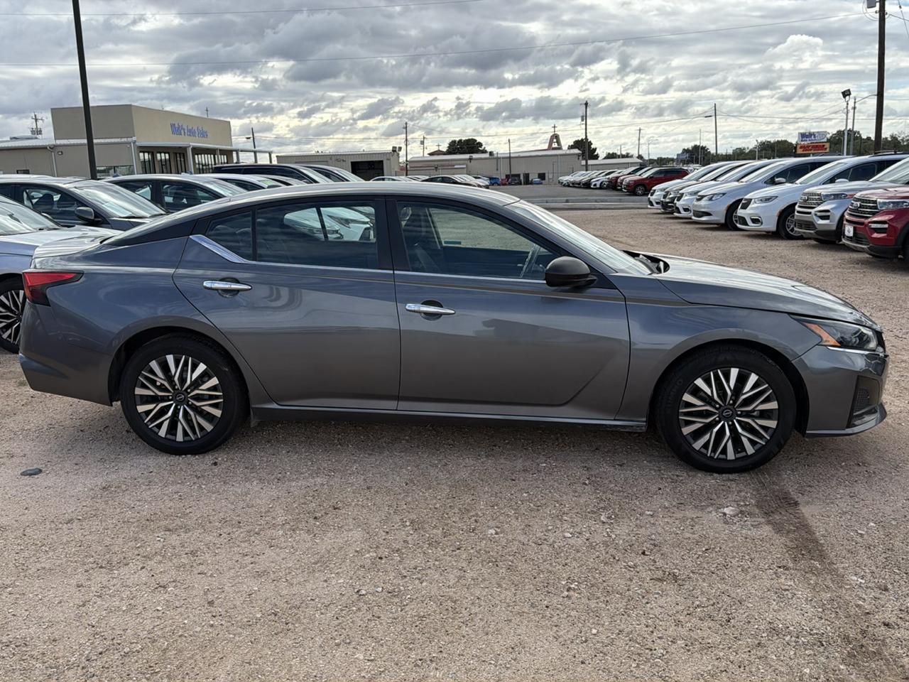 Nissan Altima  2024