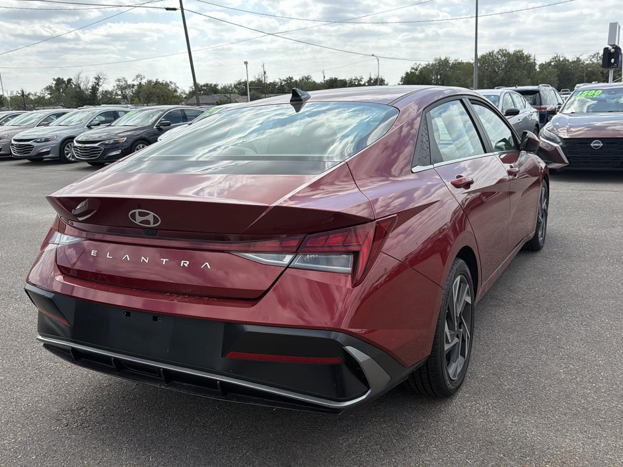 Hyundai Elantra  2025