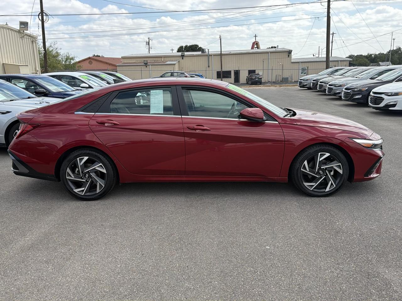Hyundai Elantra  2025