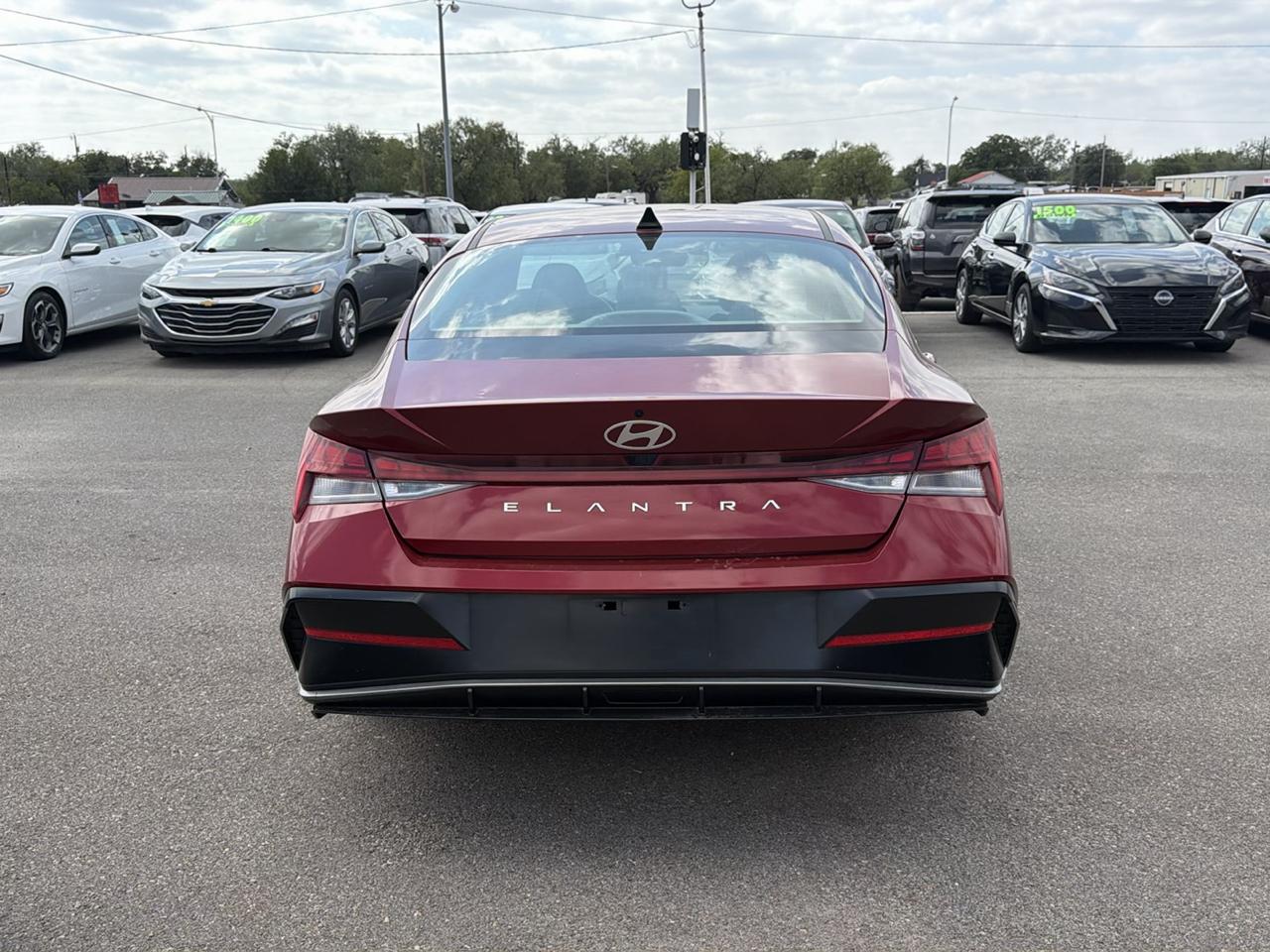 Hyundai Elantra  2025