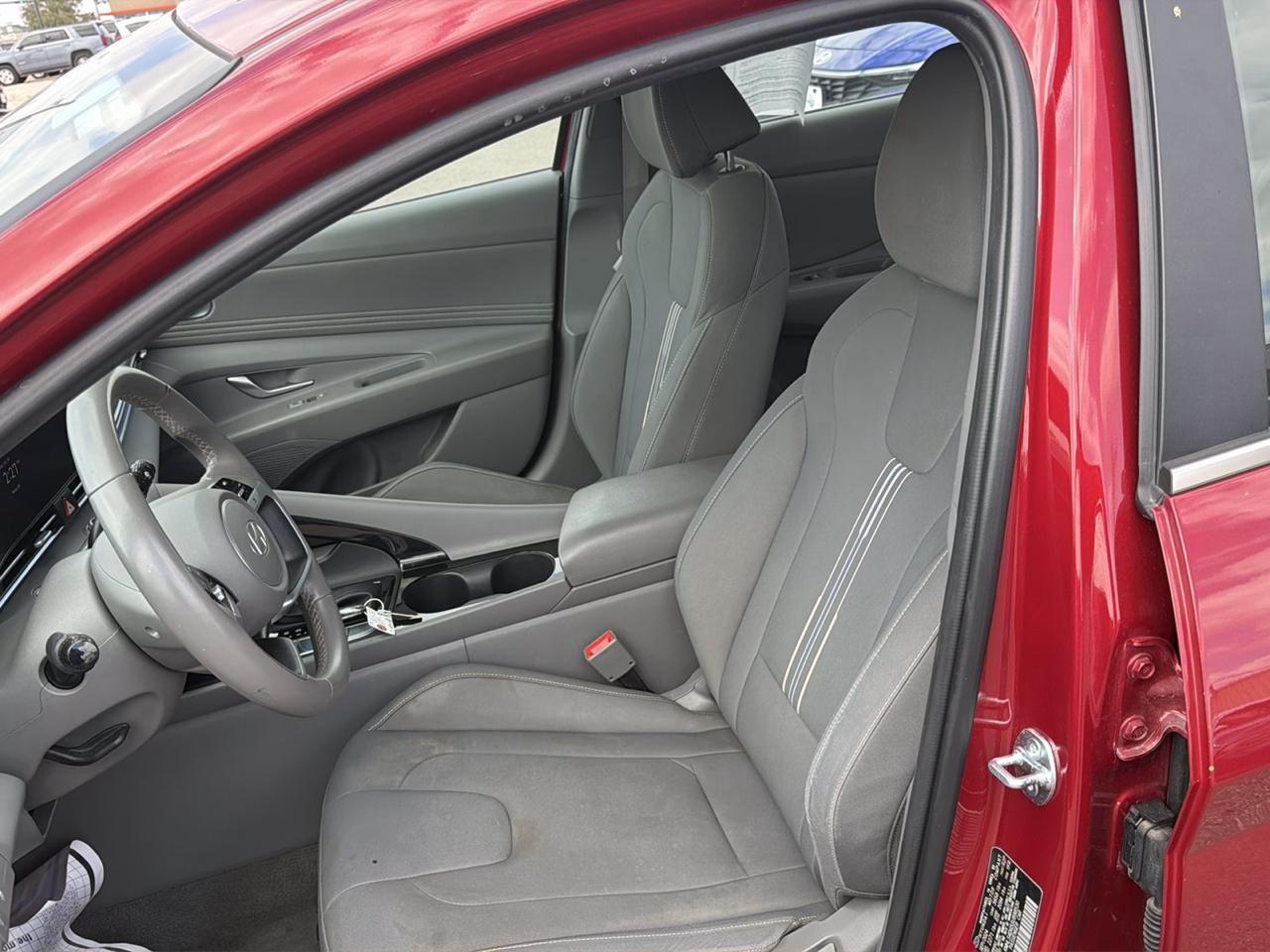Hyundai Elantra  2025
