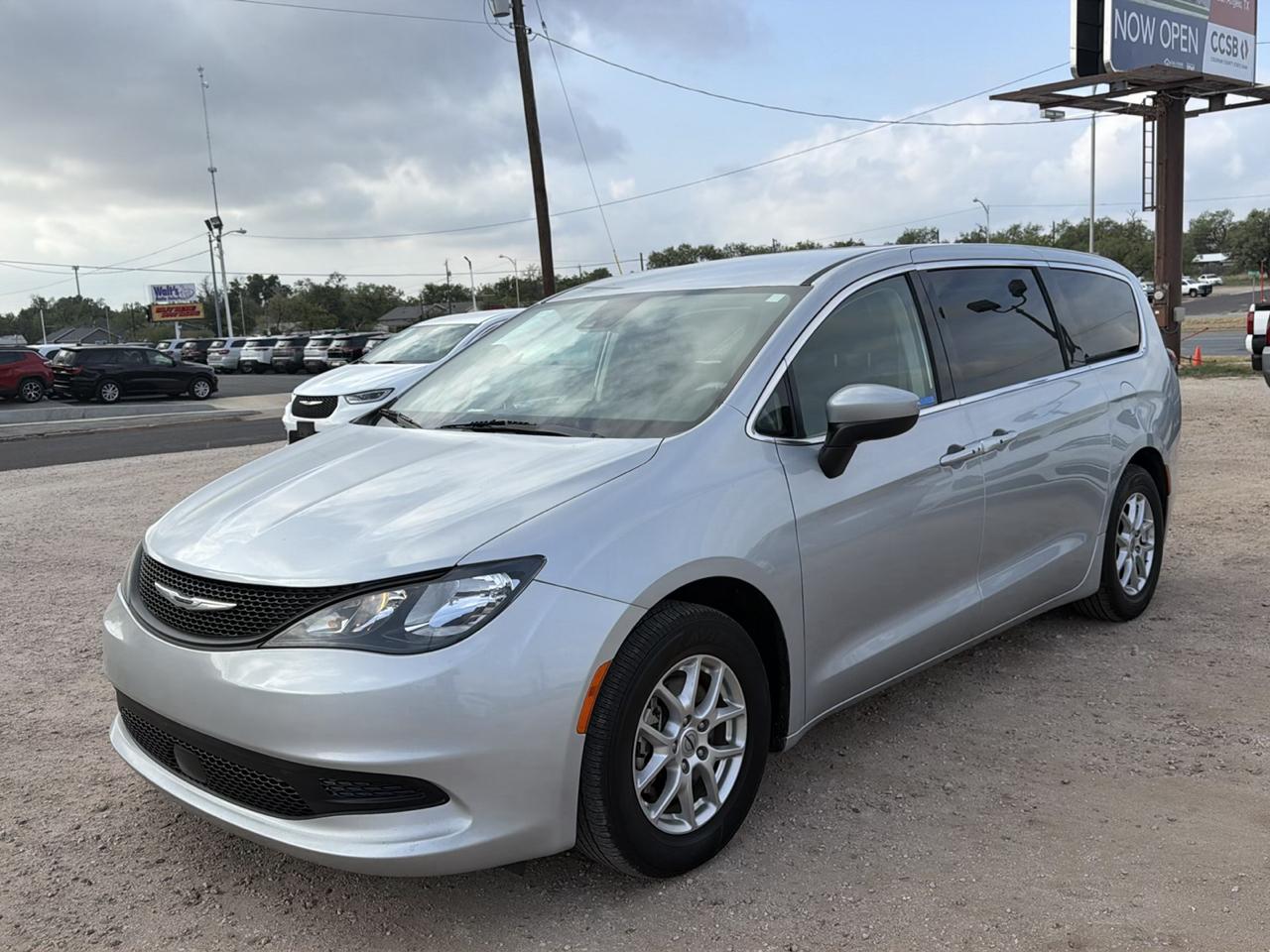 2023 Chrysler Voyager LX