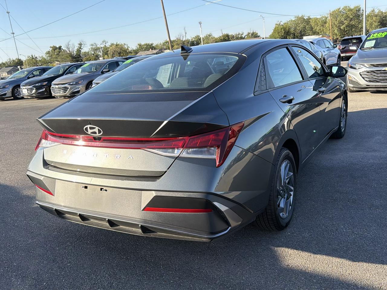 Hyundai Elantra  2024