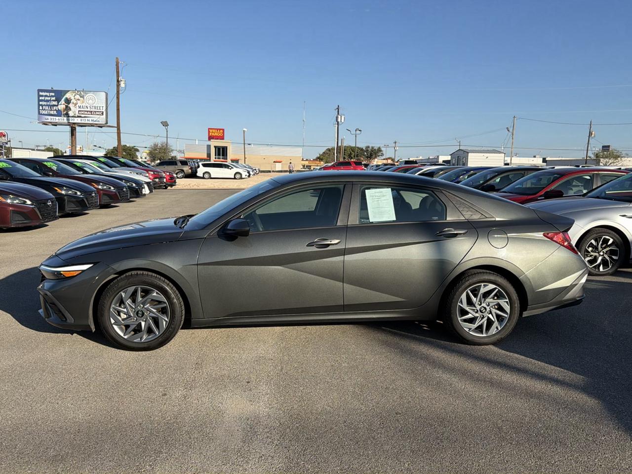 Hyundai Elantra  2024