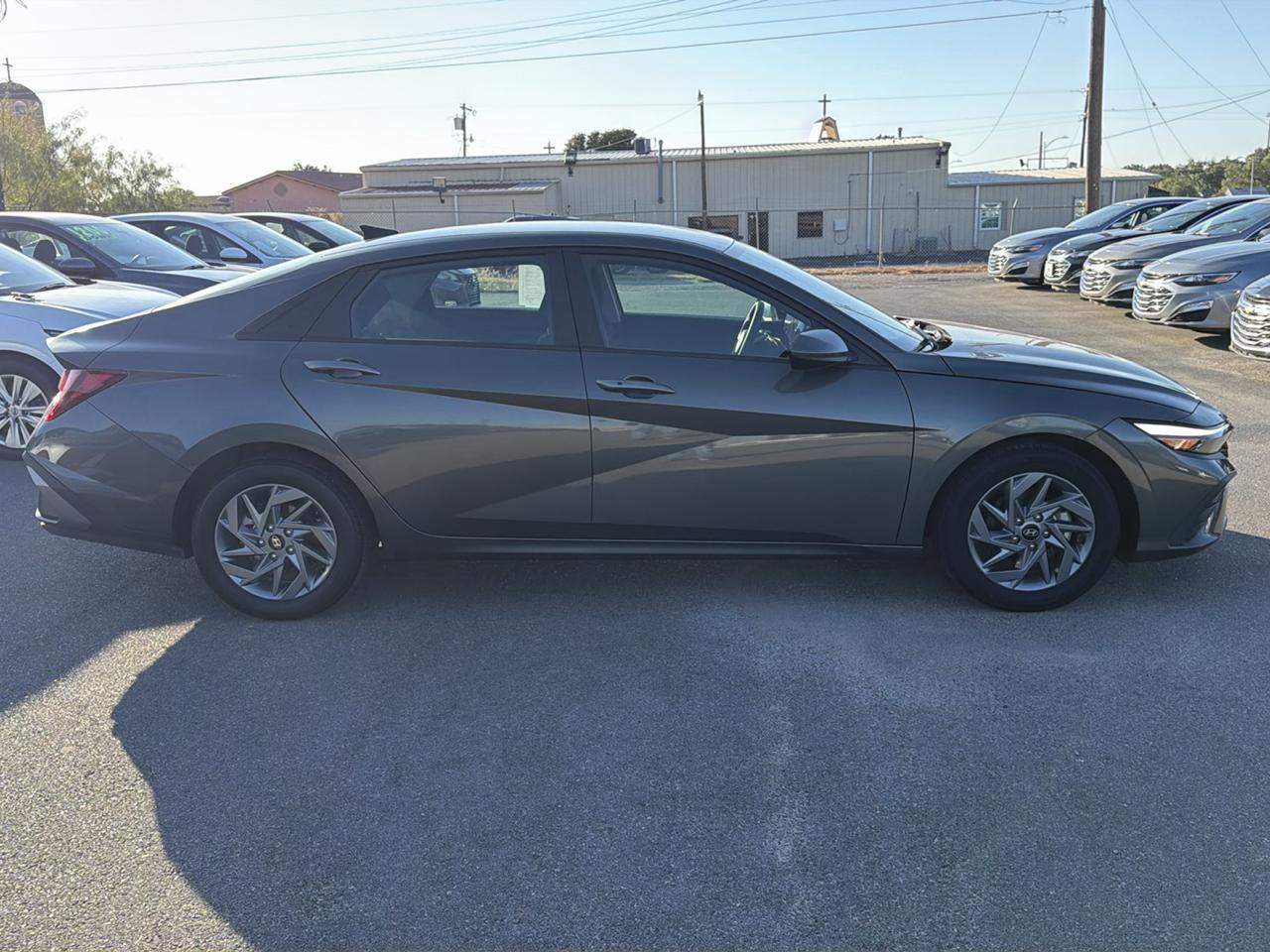 Hyundai Elantra  2024
