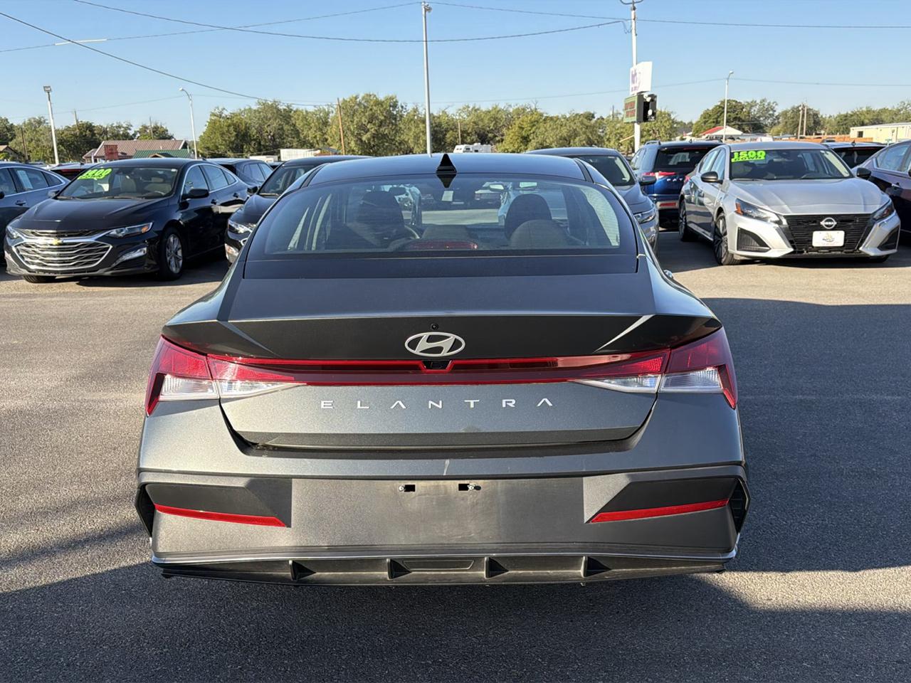 Hyundai Elantra  2024
