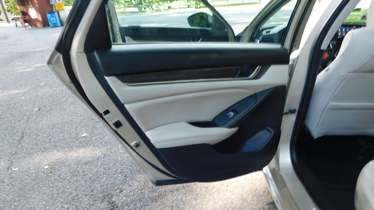 2019 Honda Accord EX-L photo 15
