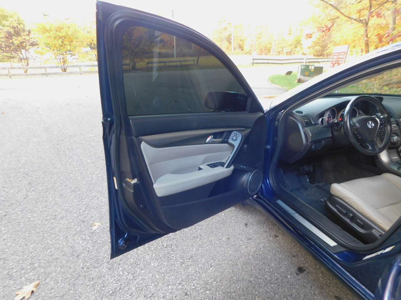 Acura TL 6-Speed AT SH-AWD with Tech Package and HPT 2014 Acura TL 6-Speed AT SH-AWD with Tech Package and HPT 2014