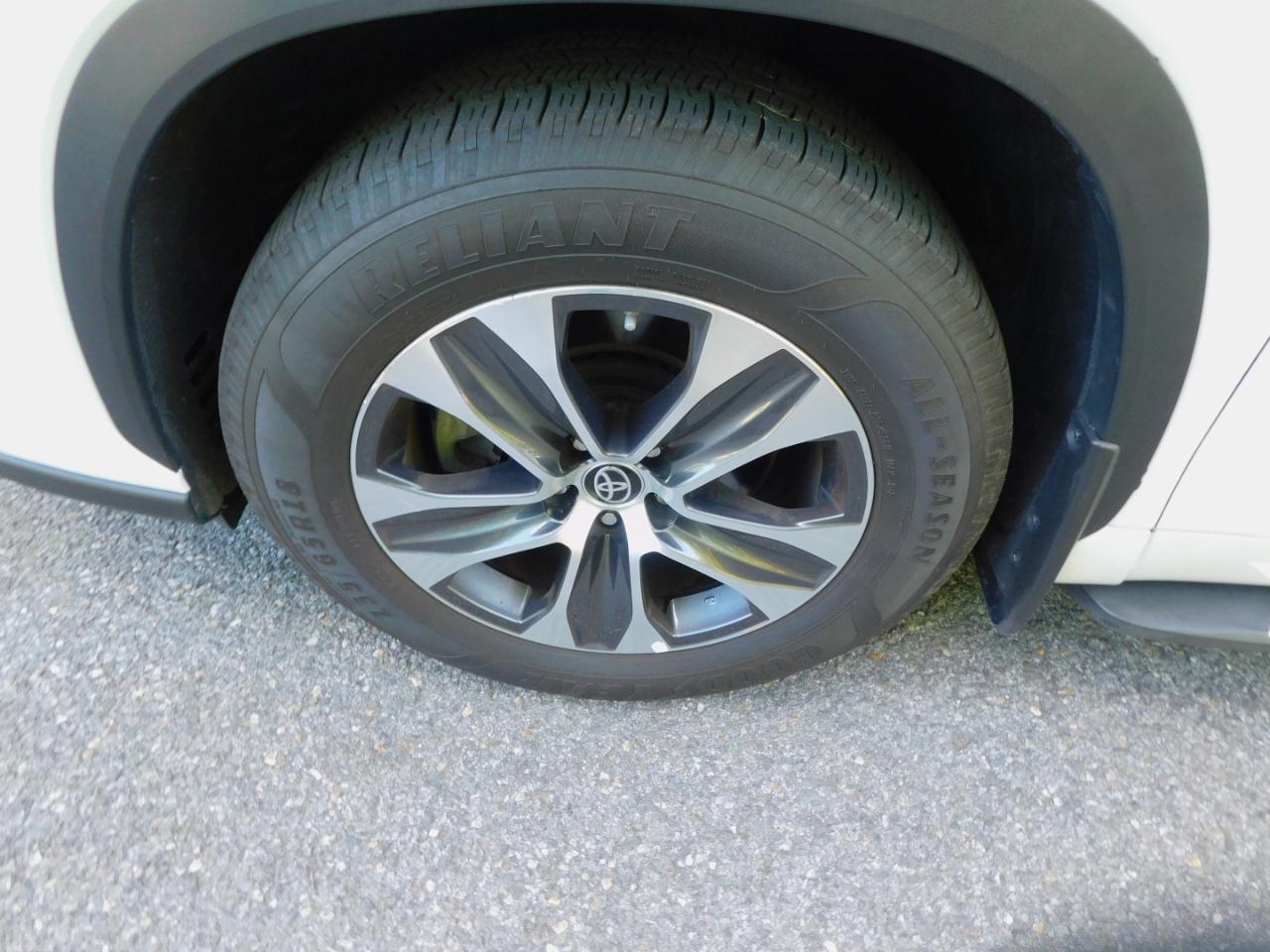 Toyota Highlander XLE AWD V6 2022