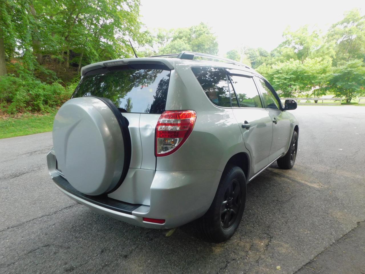 Toyota RAV4 FWD 4dr 4-cyl 4-Spd AT (Natl) 2010