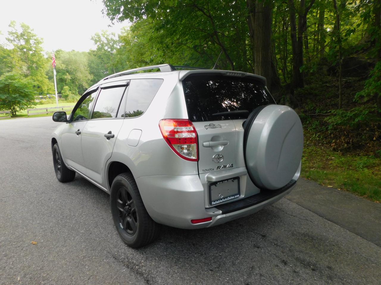 Toyota RAV4 FWD 4dr 4-cyl 4-Spd AT (Natl) 2010