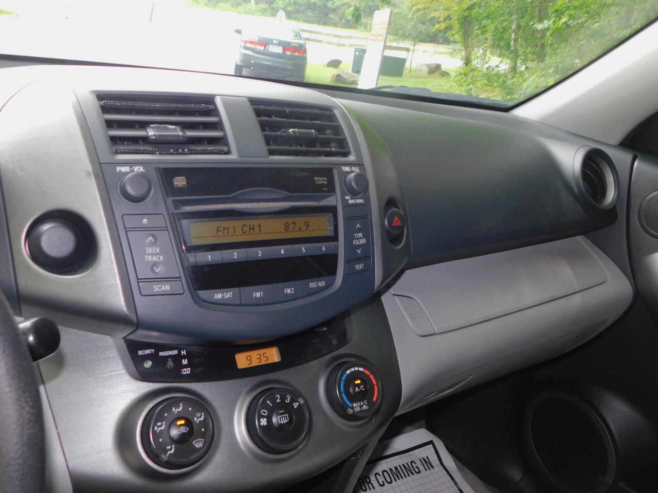 Toyota RAV4 FWD 4dr 4-cyl 4-Spd AT (Natl) 2010