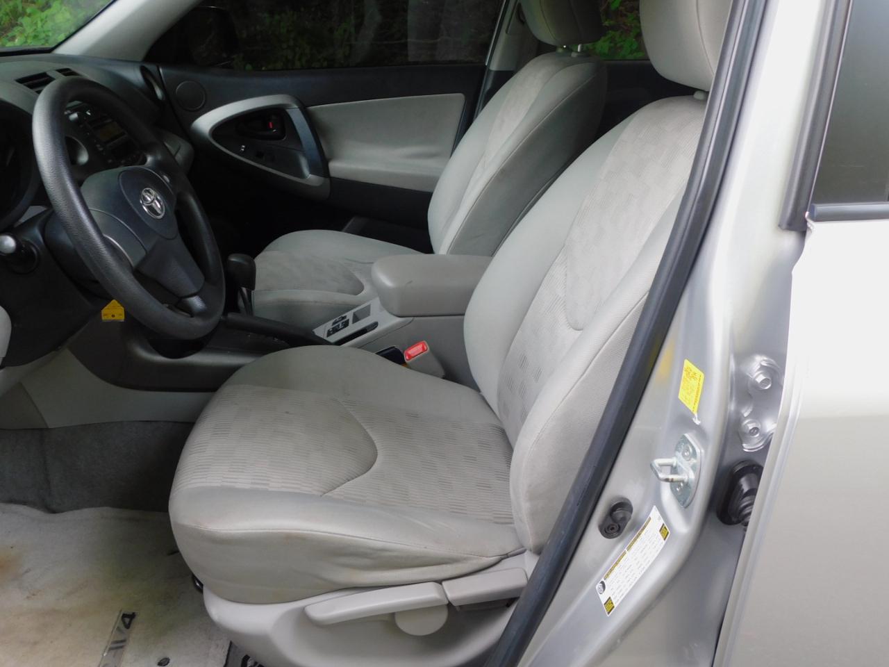 Toyota RAV4 FWD 4dr 4-cyl 4-Spd AT (Natl) 2010