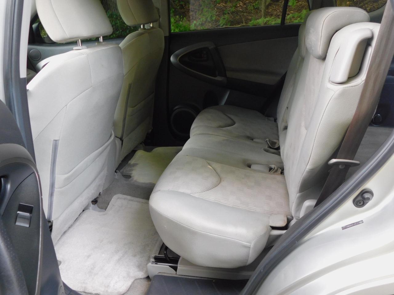 Toyota RAV4 FWD 4dr 4-cyl 4-Spd AT (Natl) 2010