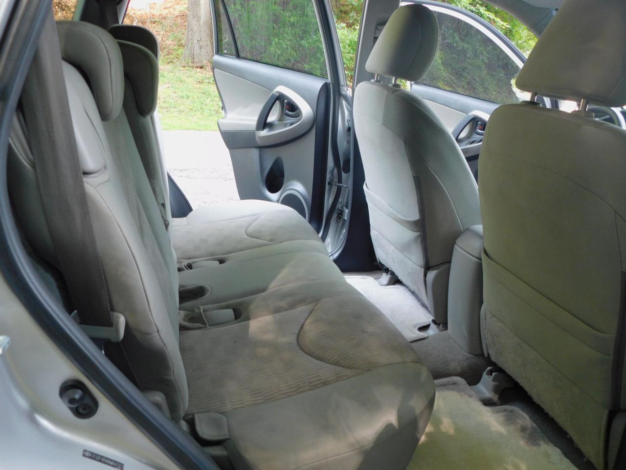 Toyota RAV4 FWD 4dr 4-cyl 4-Spd AT (Natl) 2010
