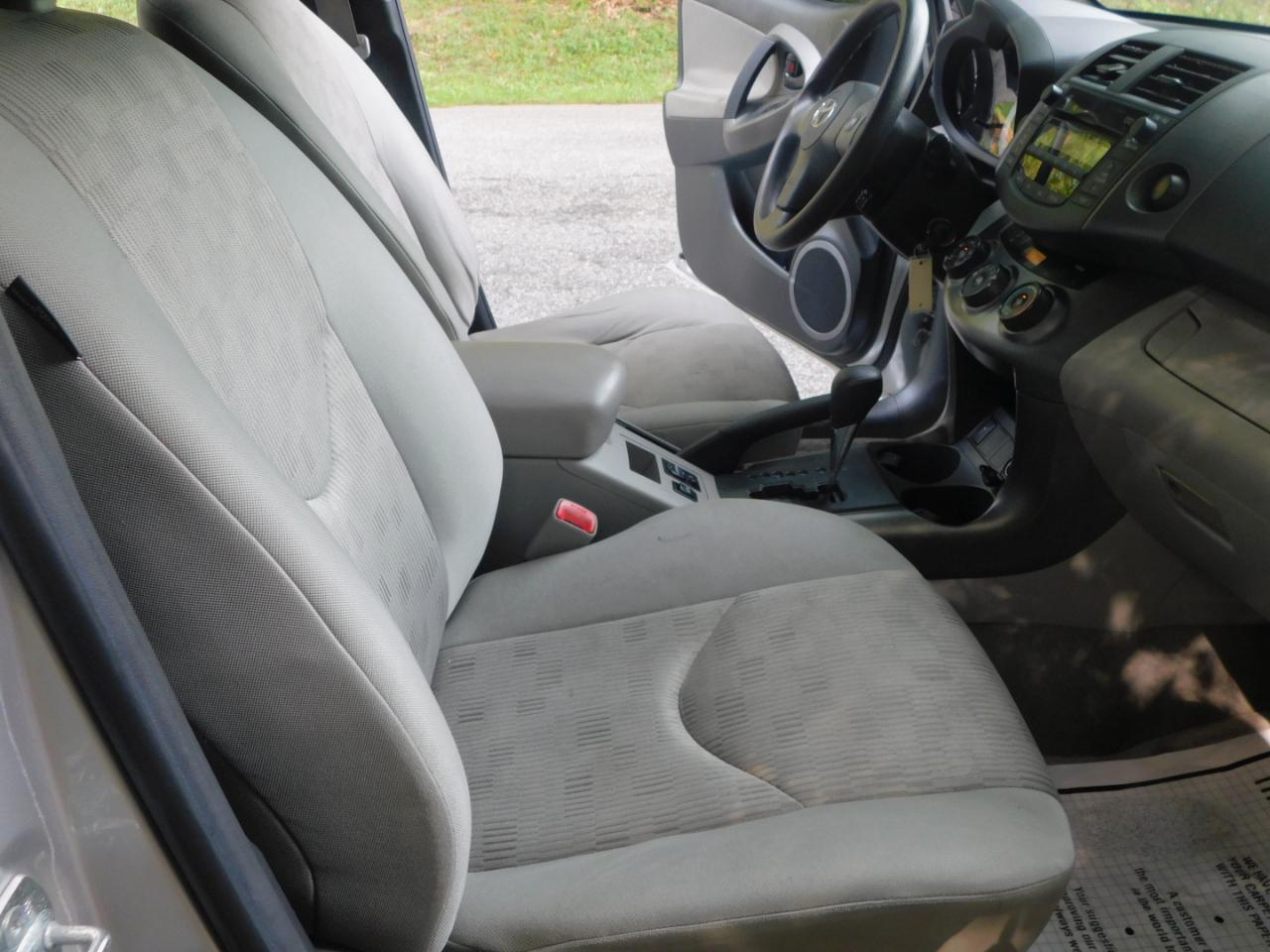 Toyota RAV4 FWD 4dr 4-cyl 4-Spd AT (Natl) 2010