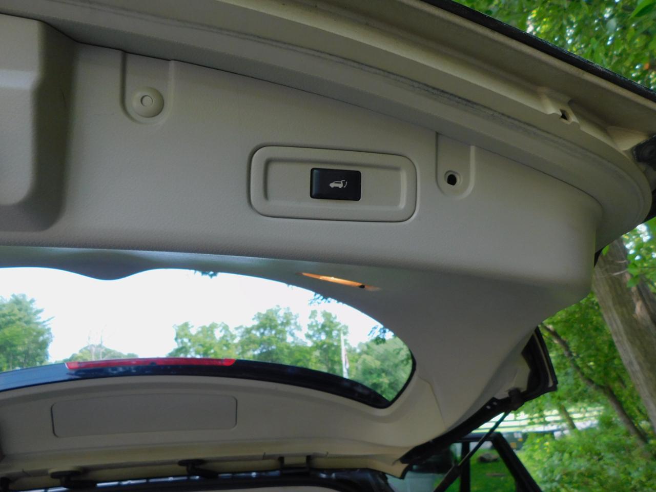 Nissan Murano AWD 4dr LE 2011