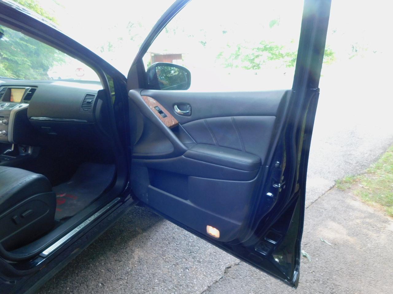 Nissan Murano AWD 4dr LE 2011