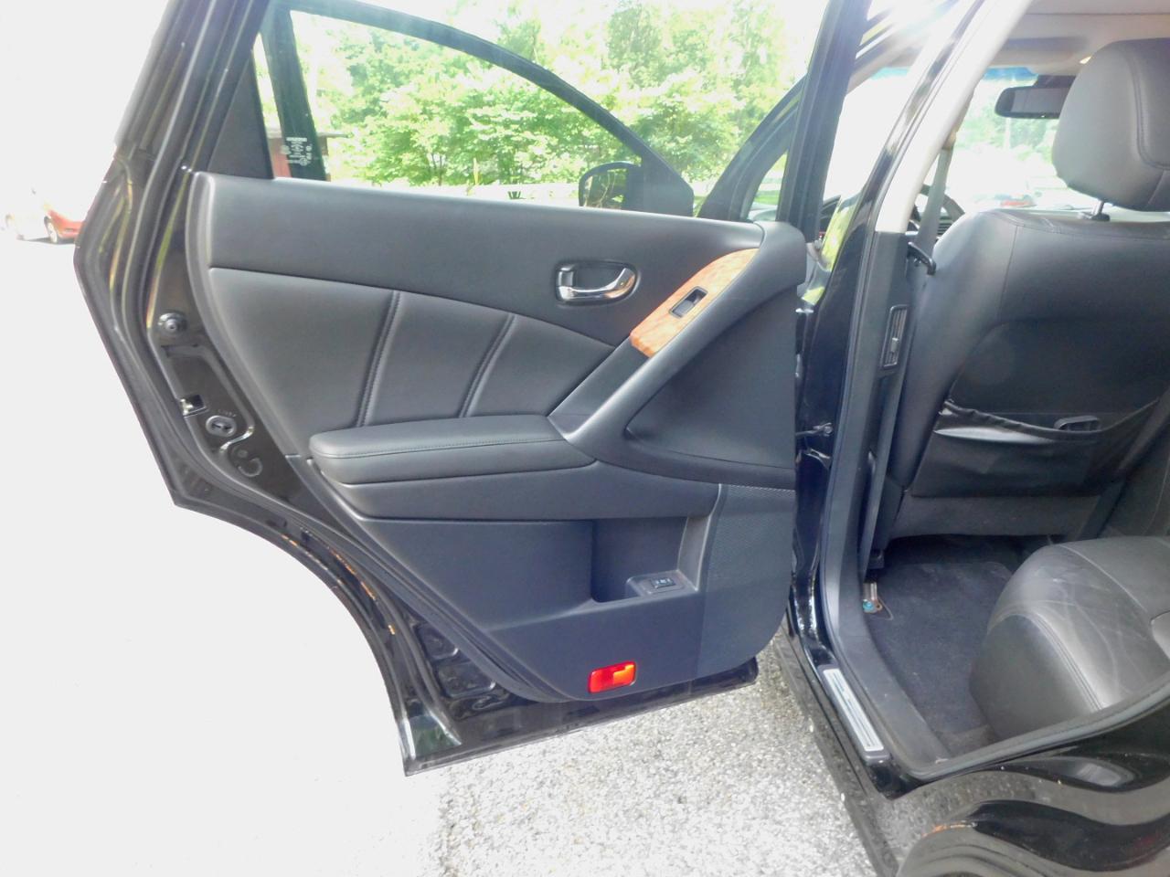 Nissan Murano AWD 4dr LE 2011