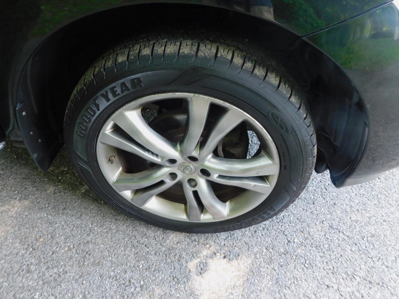 Nissan Murano AWD 4dr LE 2011