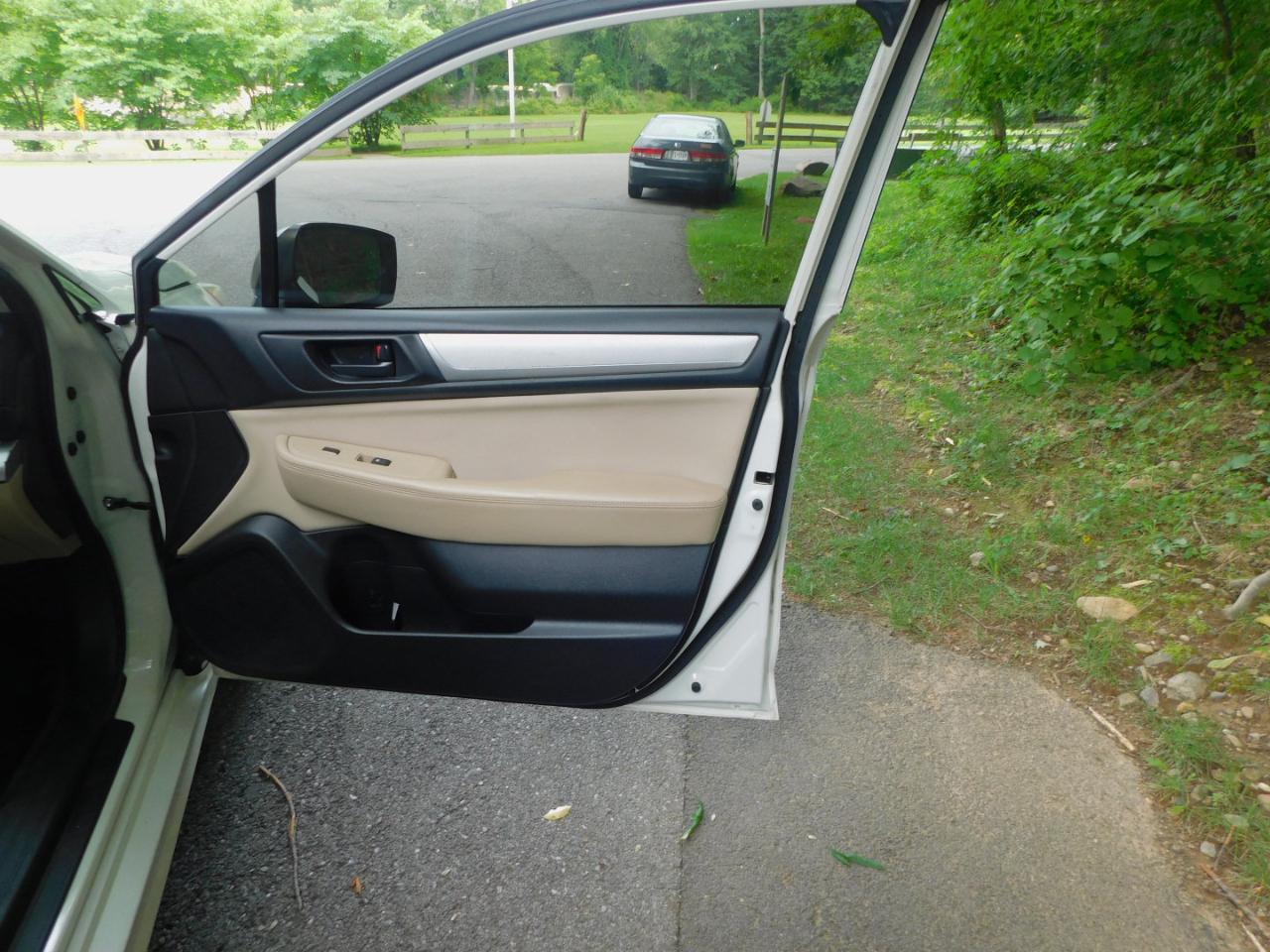 Subaru Legacy 4dr Sdn 2.5i PZEV 2015