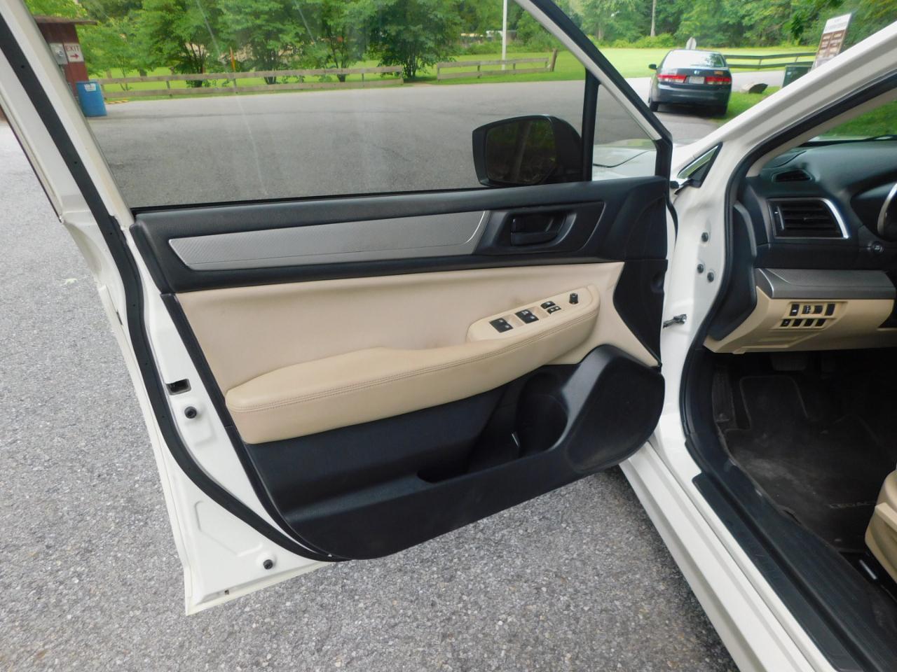 Subaru Legacy 4dr Sdn 2.5i PZEV 2015