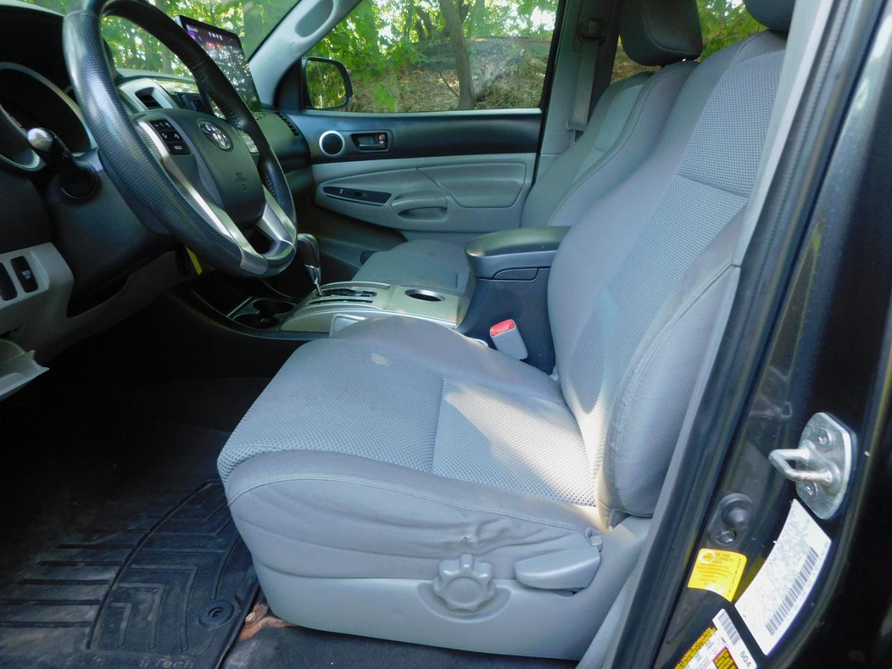Toyota Tacoma 4WD Double Cab V6 AT (Natl) 2013