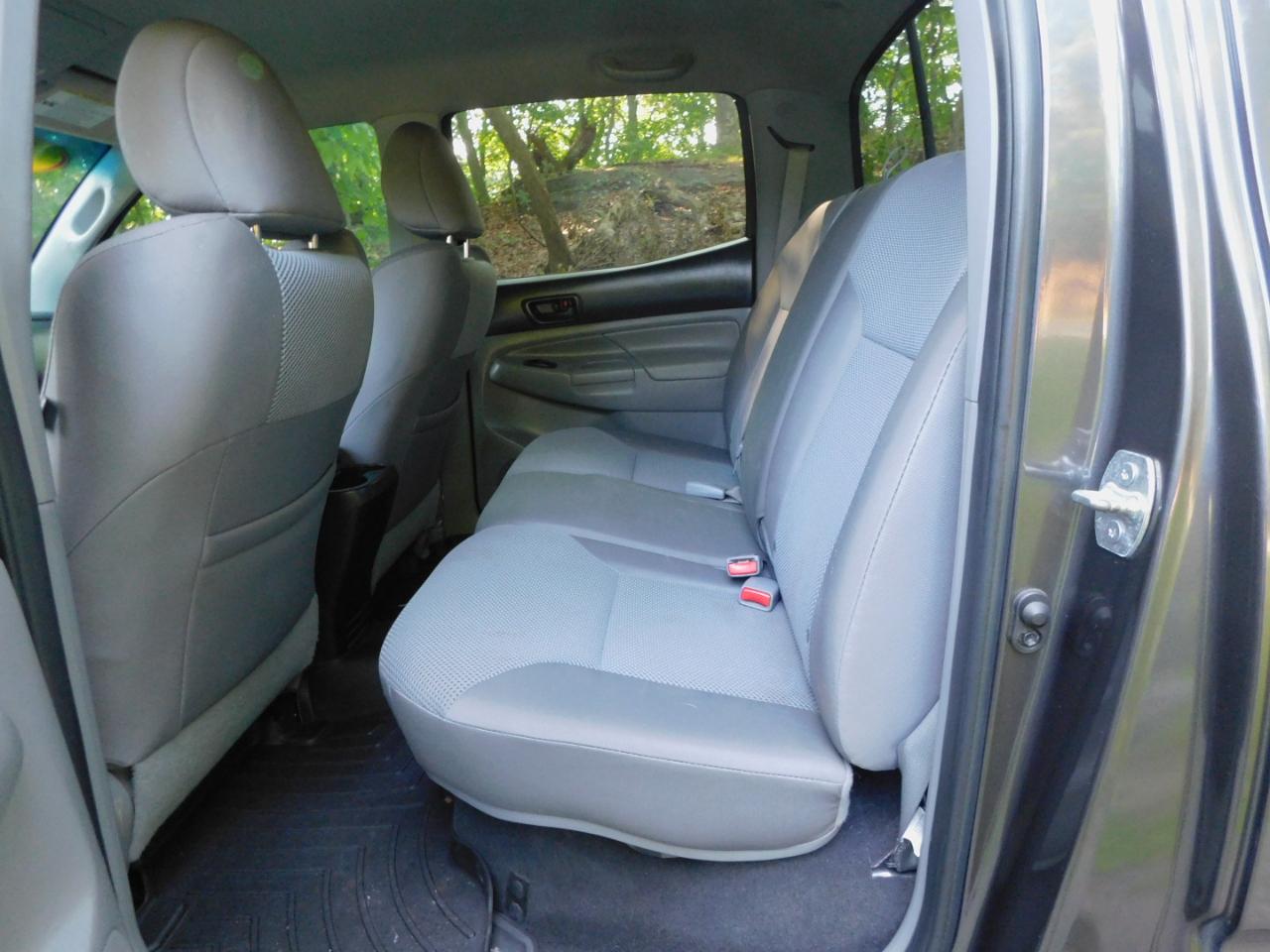 Toyota Tacoma 4WD Double Cab V6 AT (Natl) 2013