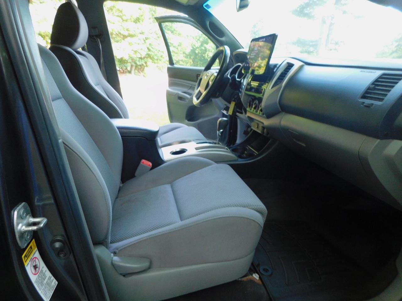 Toyota Tacoma 4WD Double Cab V6 AT (Natl) 2013
