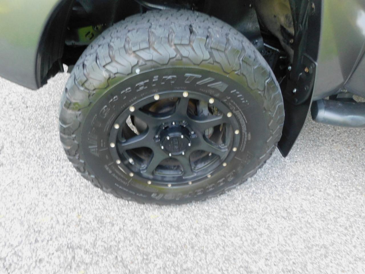 Toyota Tacoma 4WD Double Cab V6 AT (Natl) 2013