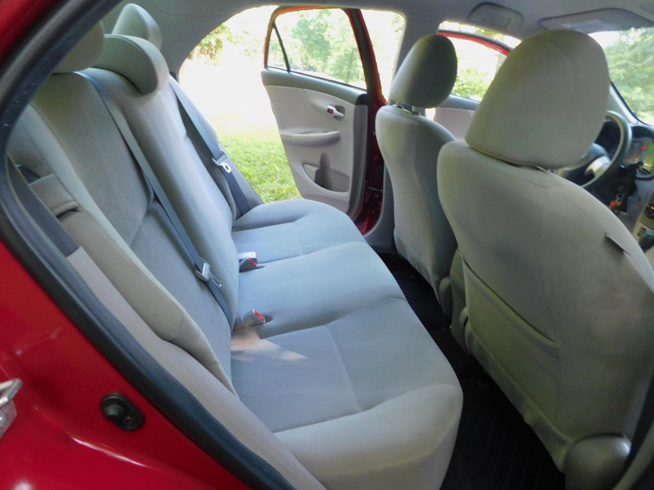 Toyota Corolla 4dr Sdn Auto LE Special Edition (Natl) 2013