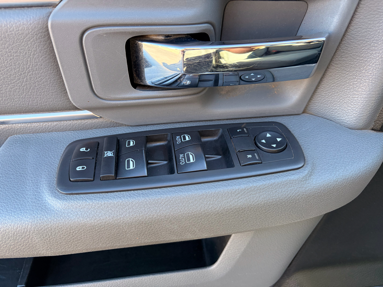 RAM 1500 Classic SLT 4x2 Crew Cab 6'4" Box 2019