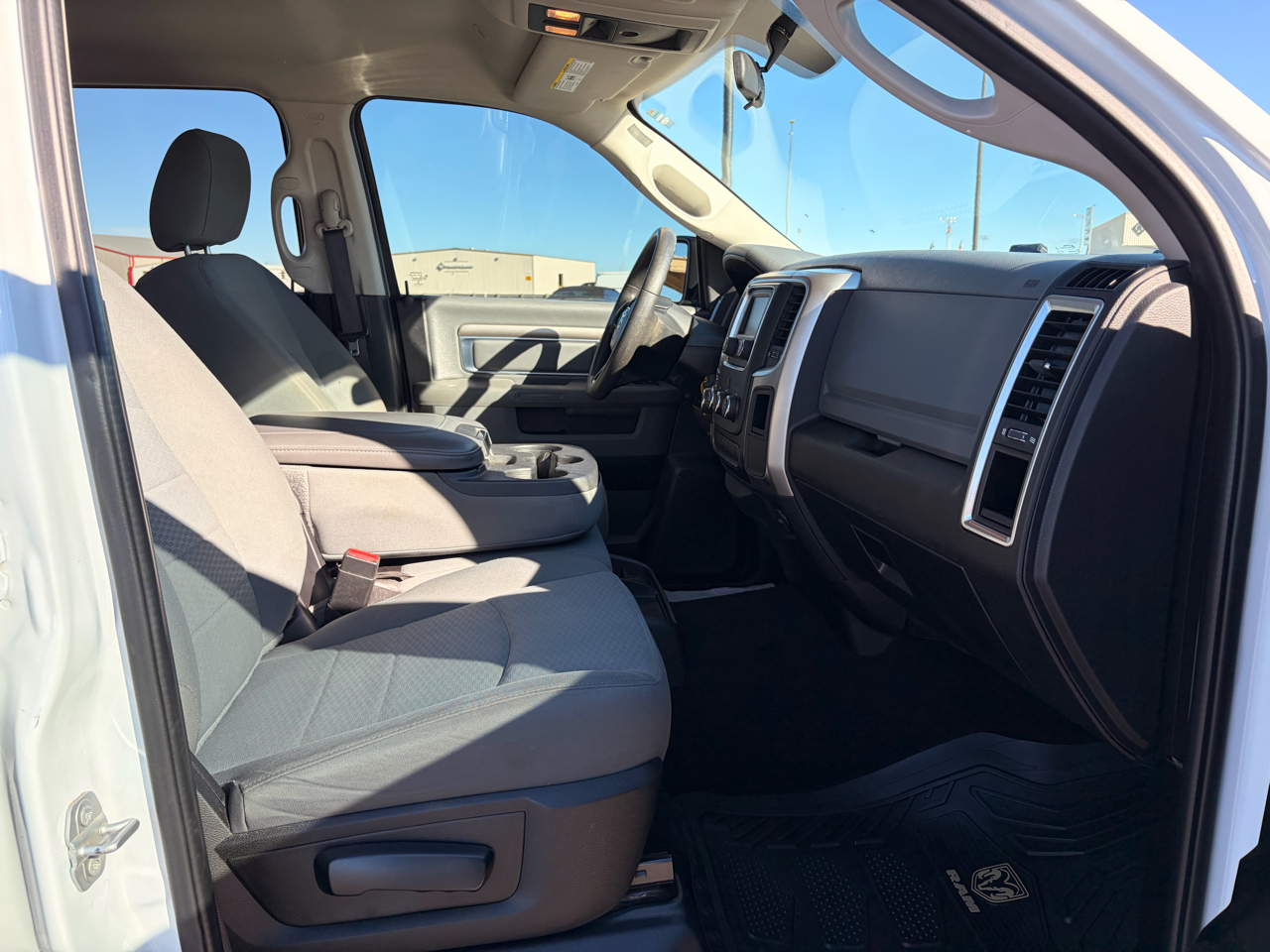 RAM 1500 Classic SLT 4x2 Crew Cab 6'4" Box 2019